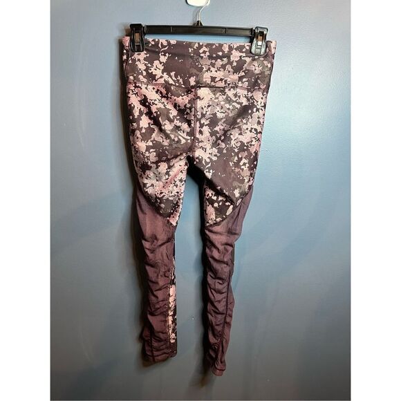 Under Armour HeatGear Leggings Mesh Compression Pants Pink Camo Womens Small - Picture 7 of 11